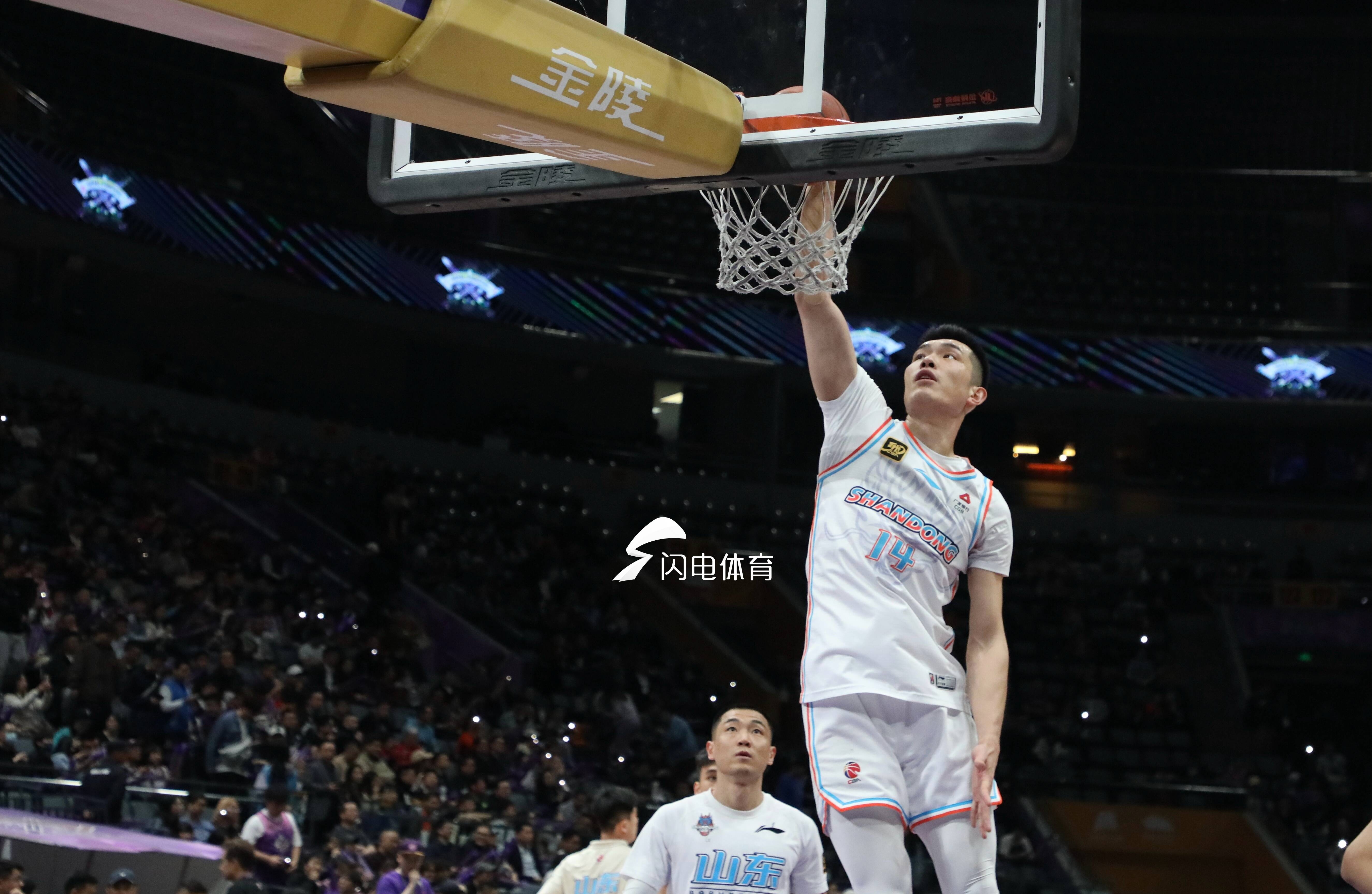 关于转会期阿斯顿维拉更衣室发声——CBA季后赛节点到来；引发热议；年轻球员得到机会的信息