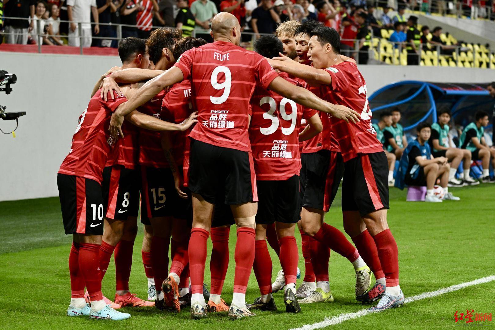 包含赛前体能课后，成都蓉城强势反弹备战德甲，管理层满意，阵容厚度经受考验的词条